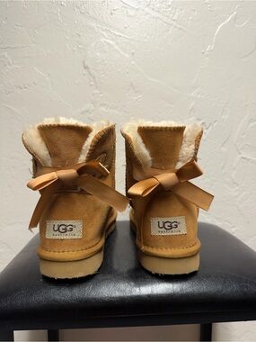 UGG Chestnut Bow Back Sheepskin Ankle Boots